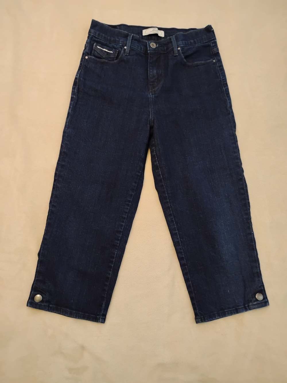 Levi's Women's Dark Wash Capri Jeans Size 6